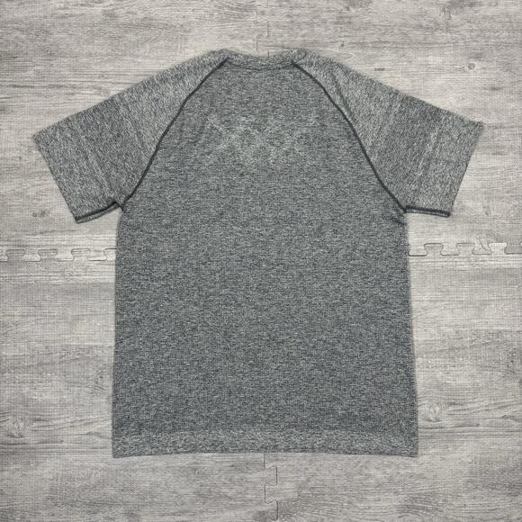 RHONE T-shirt Men L Gray Celliant Performance Tee Running Training Gym EUC - Picture 8 of 8